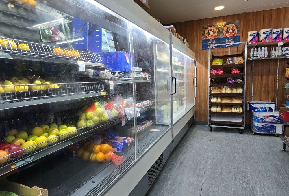 Groceries, takeaway food, beverages and cigarettes, photo 4 of 7