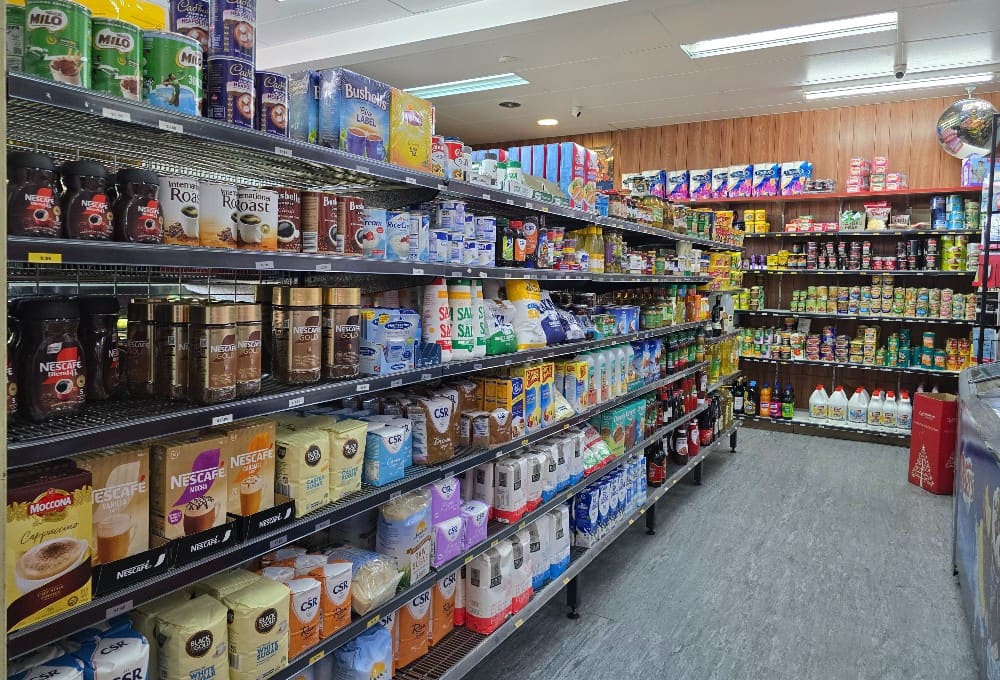 Groceries, takeaway food, beverages and cigarettes, photo 6 of 7